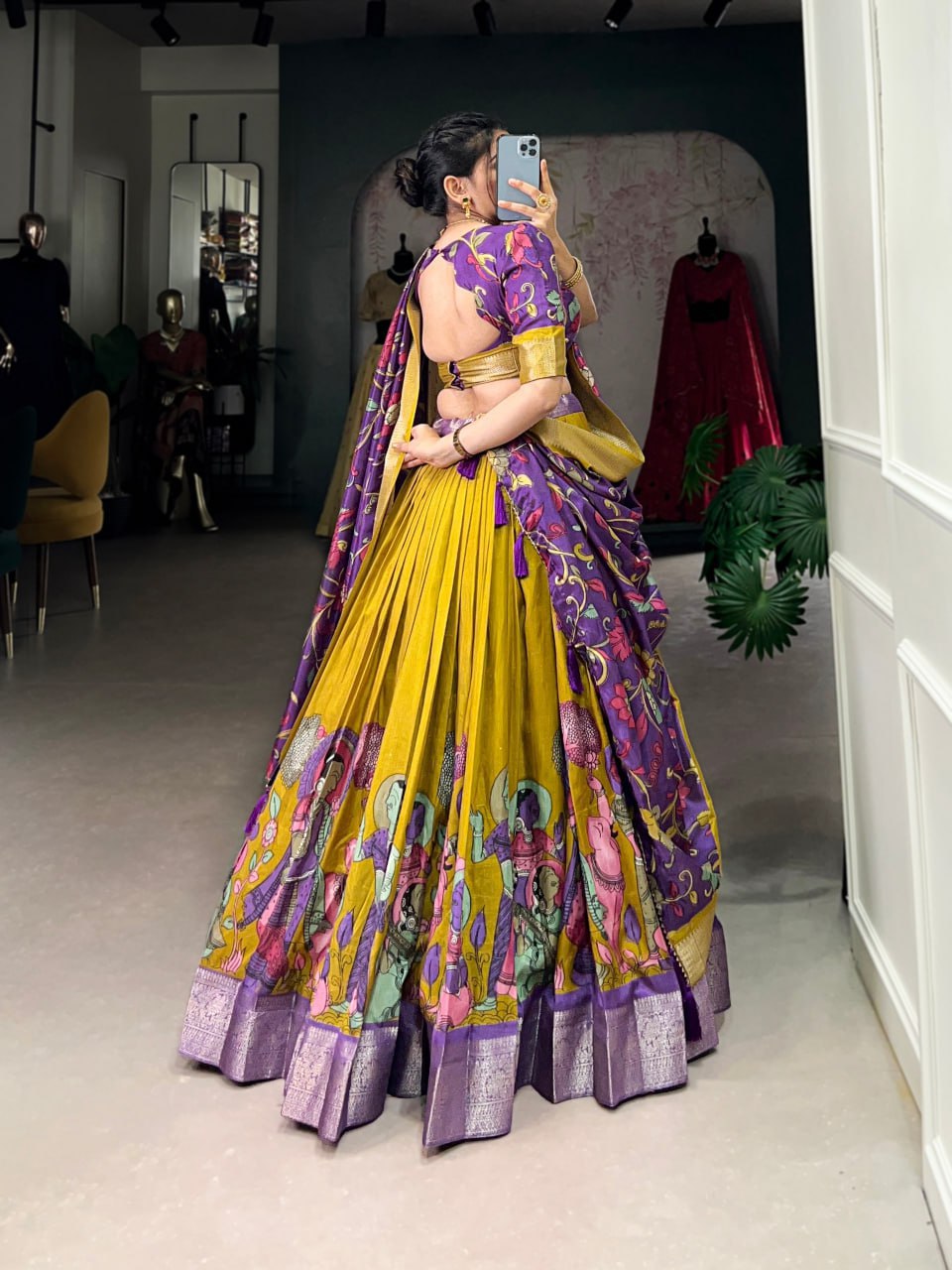 πΈ Blossom Boldly: Radiate Charm in Floral Printed Lehengas πΈ